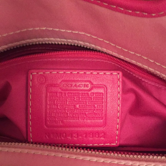 Coach pink canvas & Leather Hobo Satchel - Picture 3 of 3